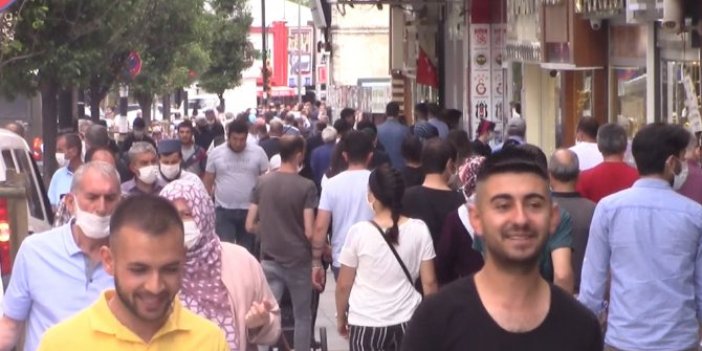 Sivas'ta maske-mesafe unutuldu: Vatandaş polisi bile dinlemedi