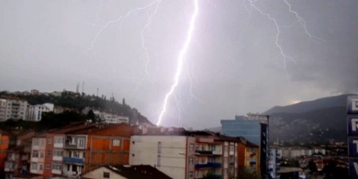 Karabük'te yağmur; yollar suyla doldu