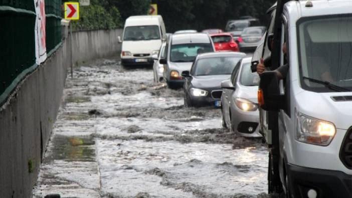 İstanbul'da şiddetli sağanak! Haziran ayında gök yarıldı