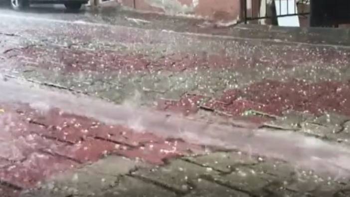 İstanbul'u dolu ve sağnak vurdu