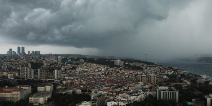 İstanbul'da yağmur sonrası ilginç görüntüler