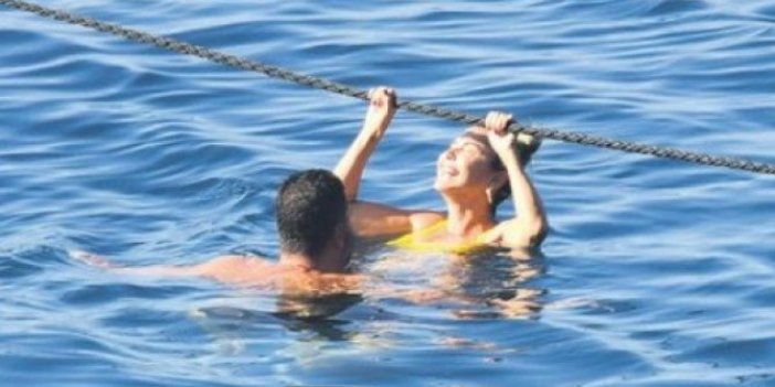Gizli aşk bu sefer görüntülendi, Ece Erken ve Şafak Mahmutyazıcıoğlu denizin içinde yakalandı