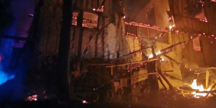 Amasya’da ahşap 2 ev alev alev yandı