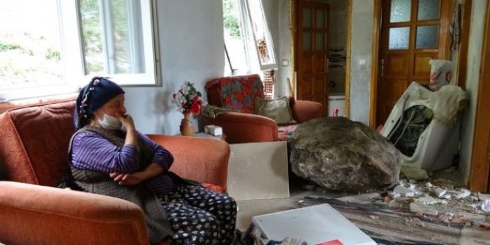 1 tonluk kaya evin üstüne düştü: 5 kişilik aileyi çamaşır makinesi korudu