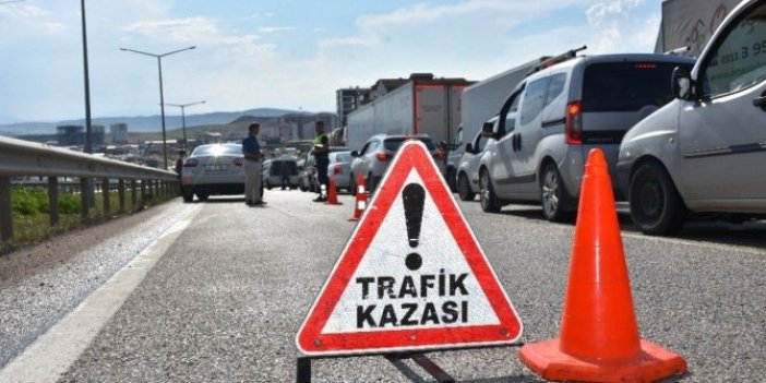 Kastamonu'da tır ile otomobil çarpıştı: 3 ölü