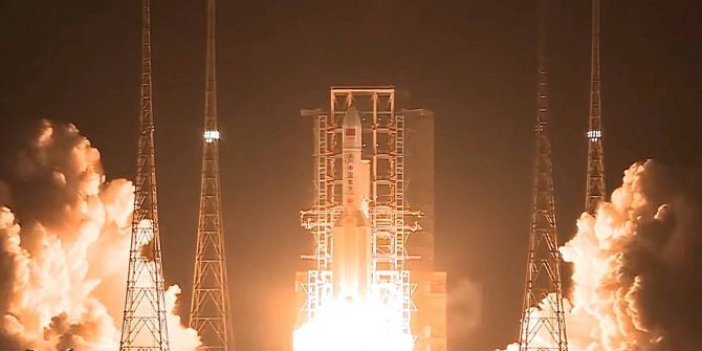 Çin, Mars keşif uydusu ve gezginci aracını uzaya fırlattı