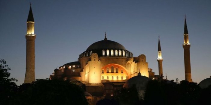 Ayasofya Müzesi'nin adı ne oldu, yeni adı, Ayasofya-i Kebir Cami-i Şerifi nerede, ne zaman ibadete açıldı, kaç yıl kilise, kaç yıl müze, kaç yıl cami olarak kullanıldı.