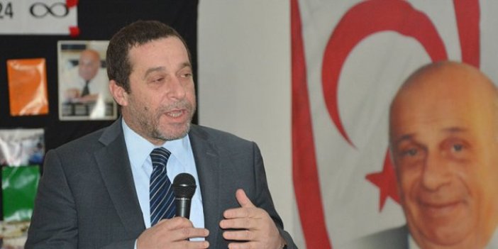 KKTC’nin efsane Cumhurbaşkanının oğlu Serdar Denktaş cumhurbaşkanlığı seçimi için adaylığını açıkladı!