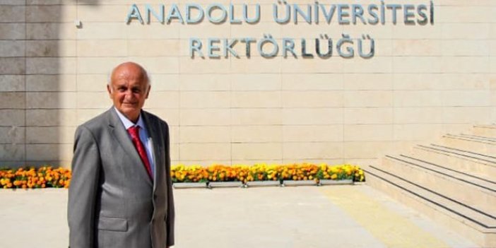Emekli öğretmen 78 yaşında yeniden mezun oldu