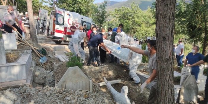 Korona virüs nedeniyle yaşamını yitiren genç doktor, memleketi Osmaniye'de defnedildi