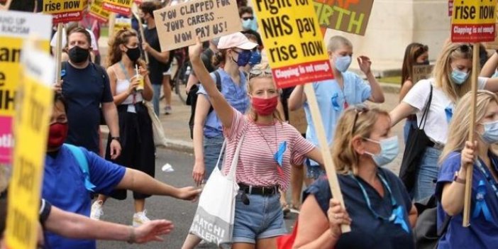 Londra'da hemşireler ve sağlık çalışanlarından protesto eylemi