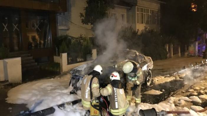 İstanbul'da korkutan kaza! Otomobil elektrik direğine çarptı alev aldı