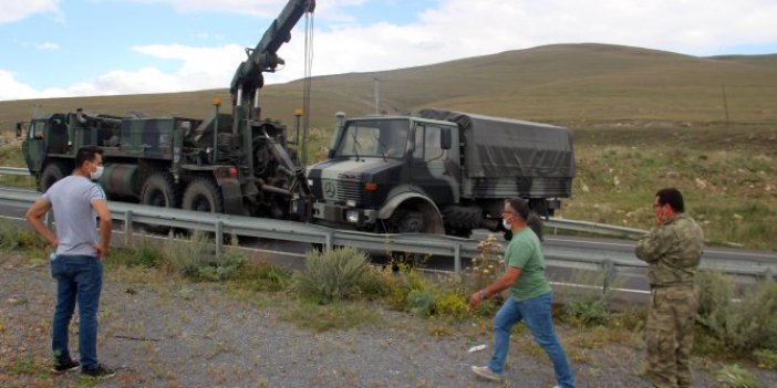 Ardahan'da askeri araç bariyerlere çarpı: 5 yaralı