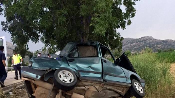 Burdur'da otomobil kağıt gibi ikiye katlandı! Sürücüsü öldü