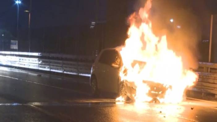 İstanbul'da korku dolu anlar! Bayrampaşa'da kaza yapan araç alev alev yandı