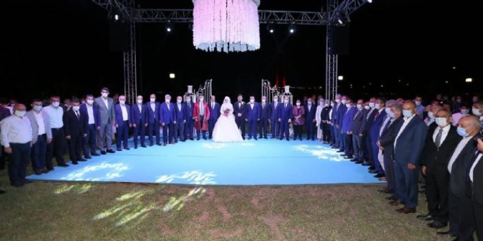 AKP'li Cemil Yaman'ın oğluna bin 500 kişilik saatlerce süren düğün! Korona yasaklarını dinlemediler