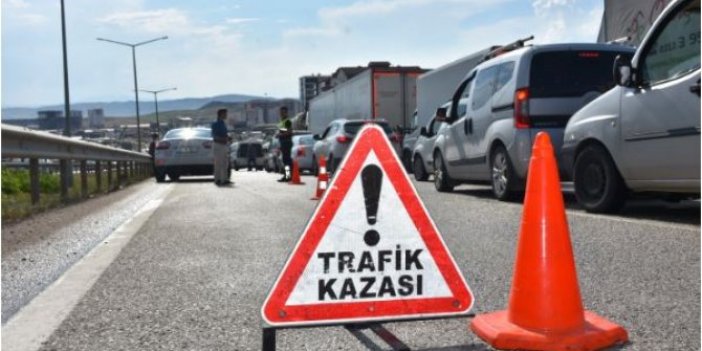 İzmir'de zincirleme trafik kazası: 1 ölü, 4 yaralı