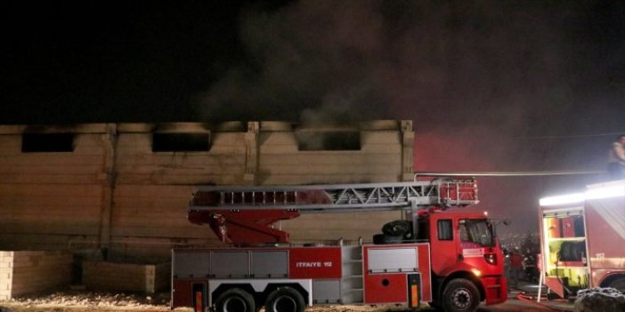 Kahramanmaraş'ta tekstil fabrikasında yangın çıktı! 2 saatte kontrol altına alınabildi