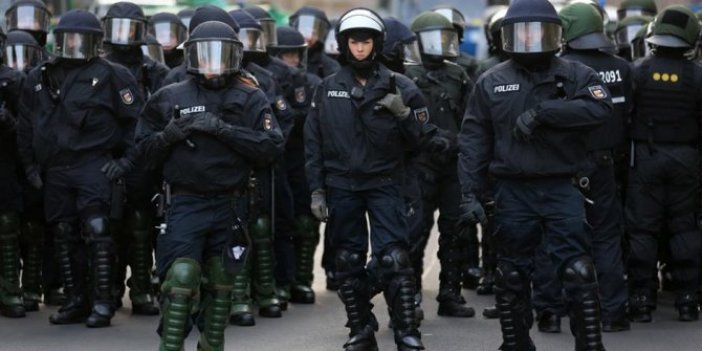 Irkçı paylaşımlarda bulunan 29 polis açığa alındı