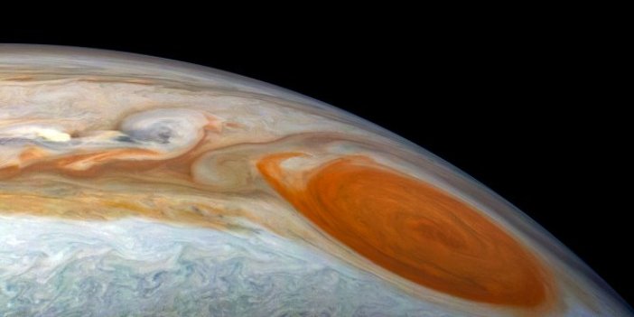 Hubble Uzay Teleskobu, Jüpiter'deki dev fırtınayı görüntüledi