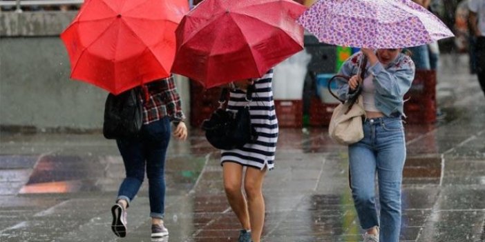 Meteoroloji’den İstanbul'a yarın için sağanak yağmur ve fırtına uyarısı