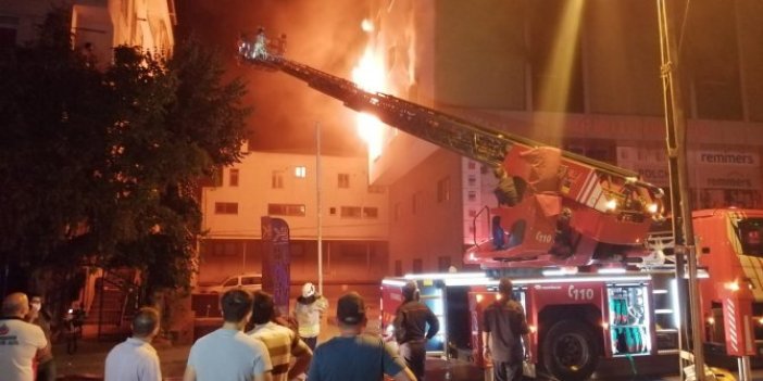 İstanbul Ümraniye'deki yangın paniğe neden oldu! Kimyasal madde bulunan 5 katlı iş yeri yandı