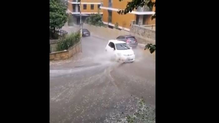 İstanbul'u sel vurdu. Şoförler perişan oldu