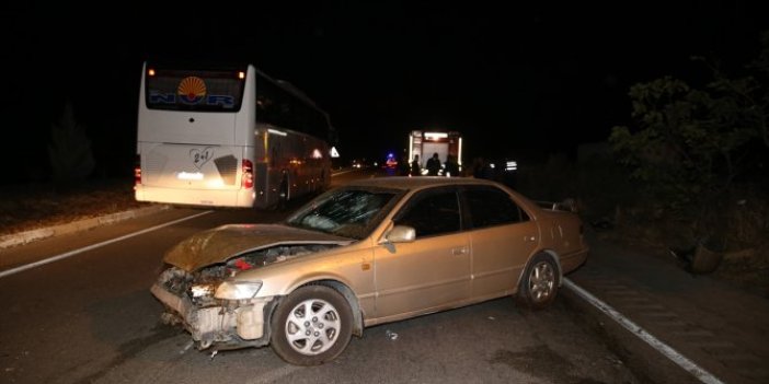 Manisa'da hızını alamayan otomobil koyun sürüsüne daldı! 7 kişi yaralandı 15 koyun telef