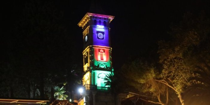 İzmit Azerbaycan bayrağıyla renklendi
