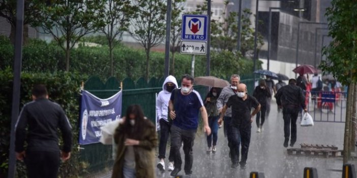 Meteoroloji uyarmıştı: İstanbul’da sağanak yağış etkili oluyor!