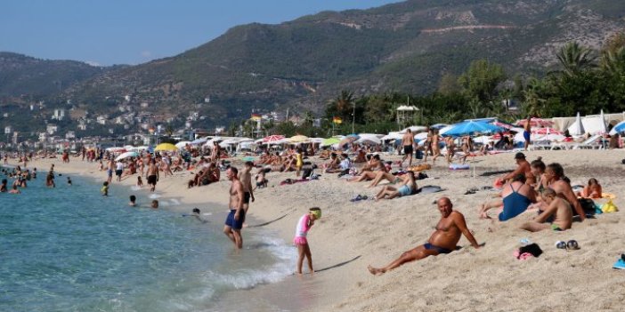 Alanya'da sahiller Ekim'de de boş kalmadı