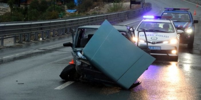 Otomobil bariyerlere çarptı: İkisi çocuk 5 kişi yaralandı