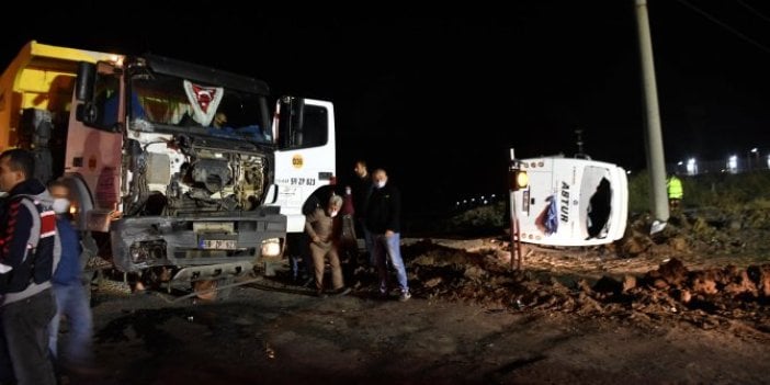 Tekirdağ'da midibüs ile hafriyat kamyonu çarpıştı. Ölü ve çok sayıda yaralı var