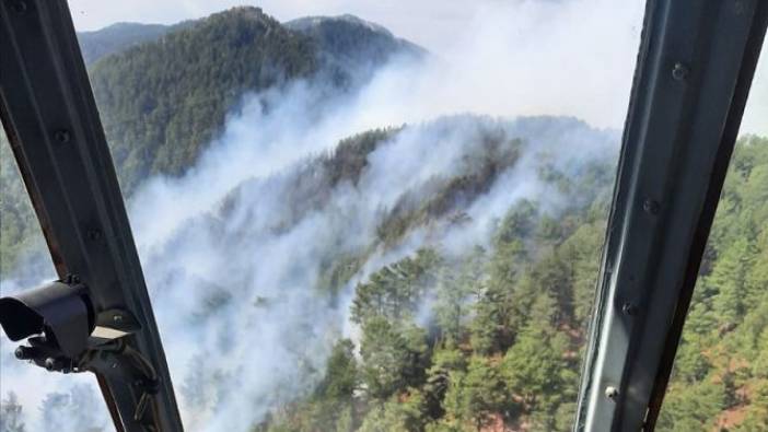 Mersin'deki orman yangını yerleşim yerlerine yöneldi. 50 hane boşaltıldı