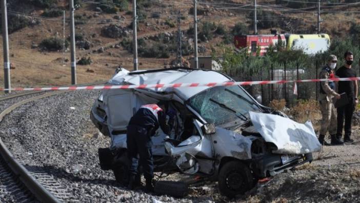 Gaziantep'te hemzemin geçitte kaza. 1'i çocuk 2 kişi hayatını kaybetti
