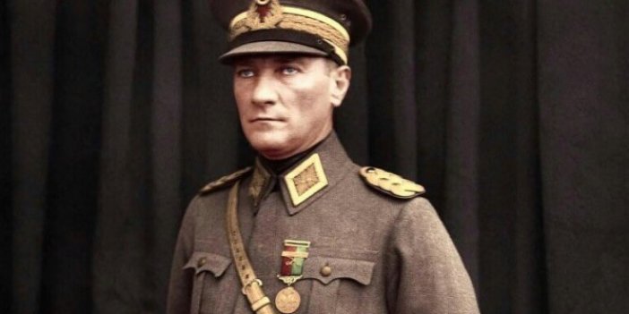Atatürk'ü Mareşal üniformalı gören İtalyan Büyükelçi neden tir tir titredi
