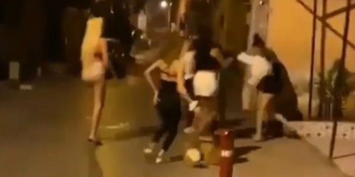 İzmir'de transların saç saça baş başa kavgası. Kimse ayıramadı 