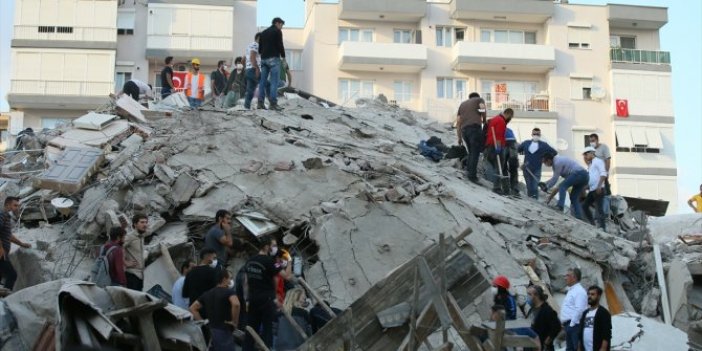 İzmir'deki depremin ardından enkazdan böyle çıkarıldılar