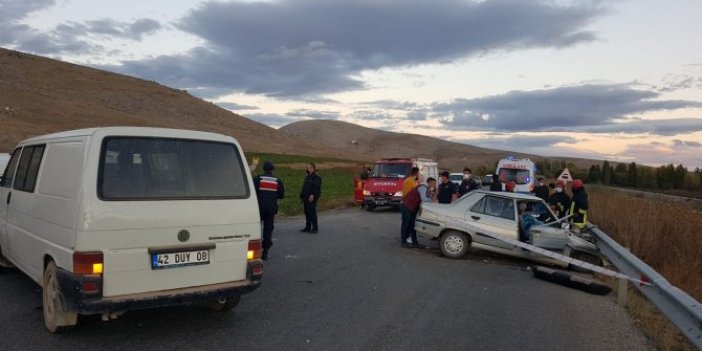 Konya’da tarım işçilerini taşıyan minibüs ile otomobil çarpıştı: 2 ölü, 15 yaralı