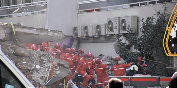 İzmir’deki deprem sonrası acı haberler geliyor. Rızabey apartmanından cansız beden bakın nereden çıktı