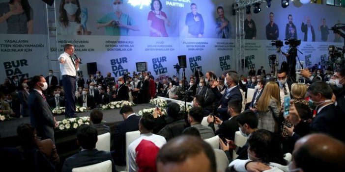 Gelecek Partisi'nde kongre heyecanı. Ahmet Davutoğlu seçilmiş Genel Başkan