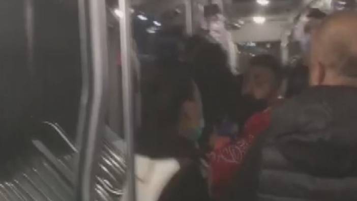 Metrobüsün içinde bıçaklı kavga