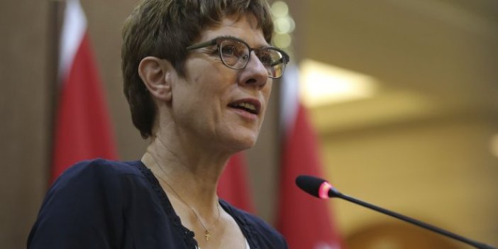 Almanya Savunma Bakanı Karrenbauer korona karantinasına girdi