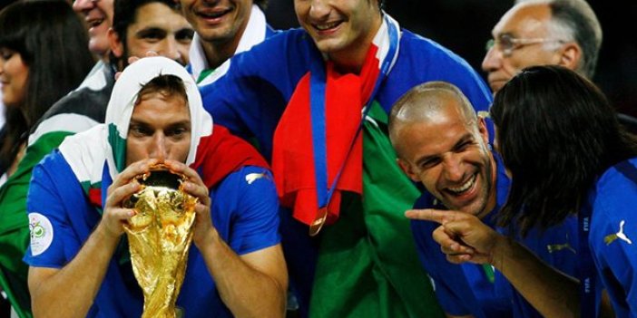 İtalya'nın efsane futbolcusu korona oldu. Babası geçen ay aynı hastalıktan ölmüştü