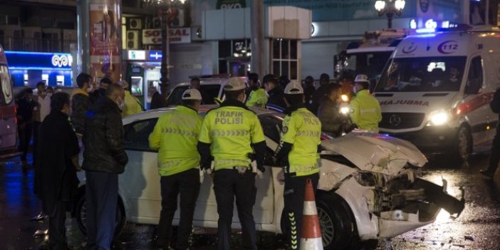 Polis aracına çarparak durabildi. Ankara'daki kazada 2 polis yaralandı