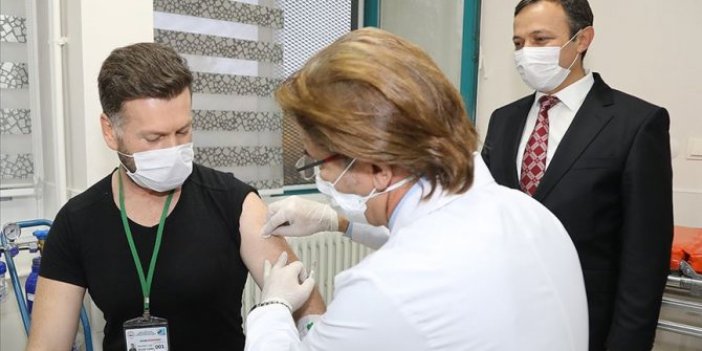 Sağlık Bakanı Fahrettin Koca yerli korona aşısının ilk kez insan üzerinde denendiğini açıkladı