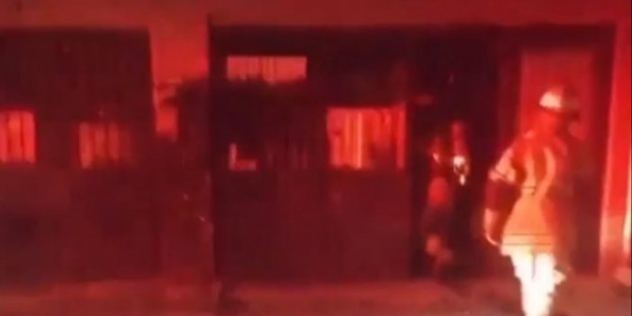 İzmir'de mobilya atölyesindeki yangın panik yaşattı