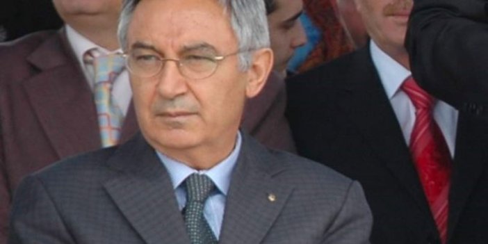 Yıllar önce İzmir Çeşme arasında bir minibüsü polisler durdurur, Ayaktaki yolcunun kimliğine bakınca şok olurlar, Sonuna kadar okumazsanız bu kişiyi asla öğrenemezsiniz!