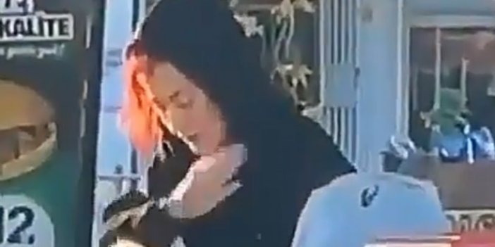 Antalya'da genç kadın sokak ortasında fareyi ısırmaya çalıştı