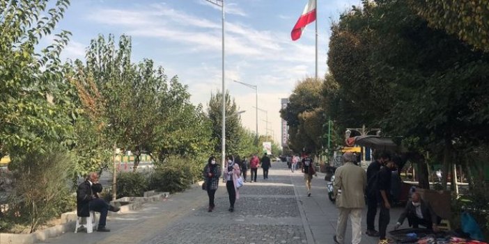 İran'da yeni korona kısıtlamaları. İş yerleri kapatılıyor, şehirler arası seyahat yasaklanıyor